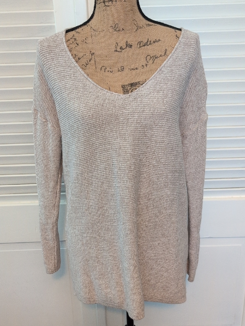 Old Navy Cream V-Neck Lightweight Knit Sweater